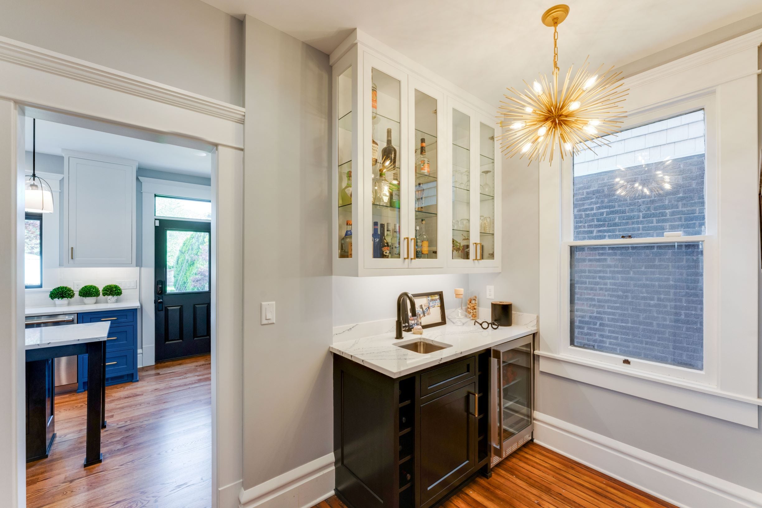 image of two-tone kitchen cabinet colors